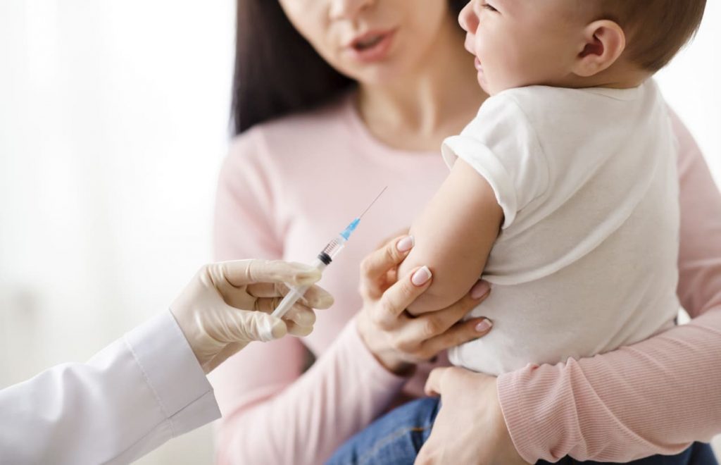 Jangan Panik ! Ikuti Tips Setelah Imunisasi Bayi Anda