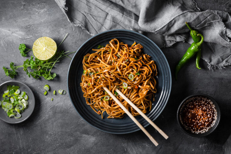 membuat mie goreng