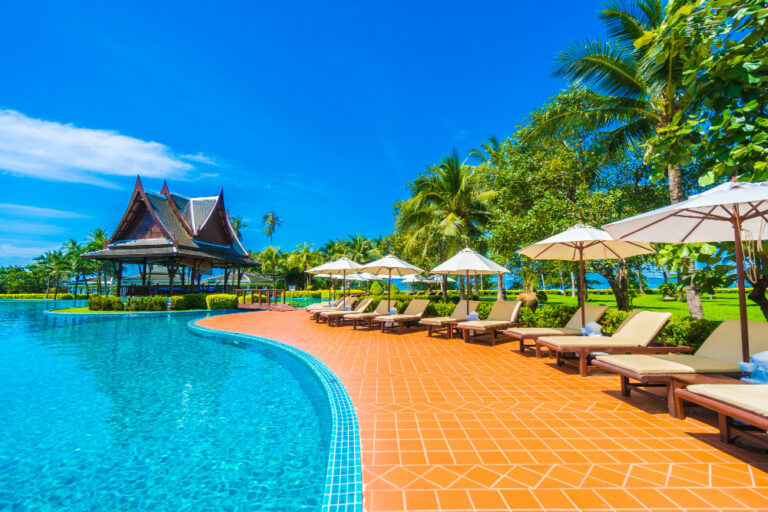 hotel atau resort