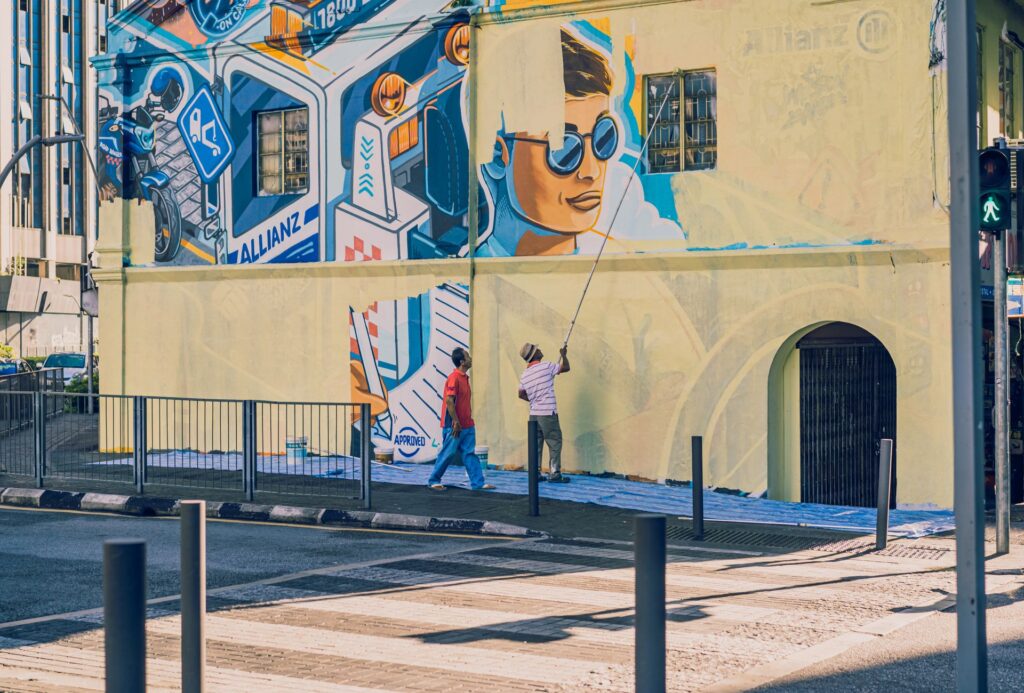 Membuat mural